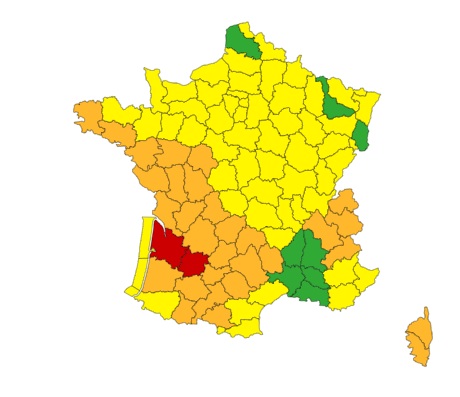 Vigilance rouge crues en Gironde : le département sous haute surveillance, vents violents attendus avec la tempête Nils