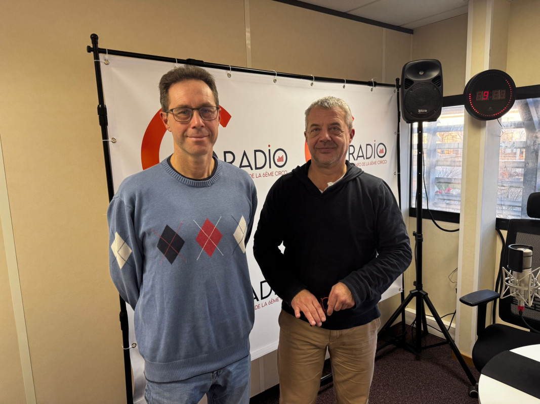 Astronomie:  » La terre dans l&rsquo;univers, c&rsquo;est comme un grain de semoule dans l&rsquo;océan! »